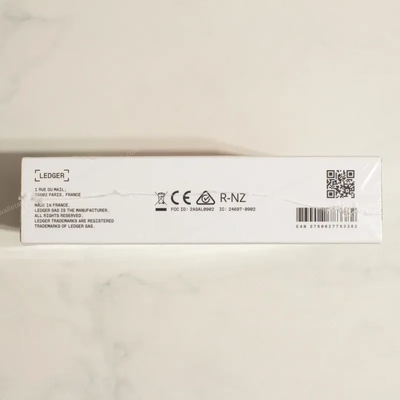 Ledger Nano S Plus Brave Edition - box side panel with co-branded logo